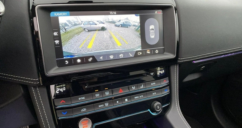 Jaguar F-Pace cena 139900 przebieg: 97000, rok produkcji 2020 z Uniejów małe 379